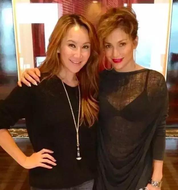 连贝克汉姆都为她牵马？最具国际范儿的超豪华朋友圈套餐曝光！