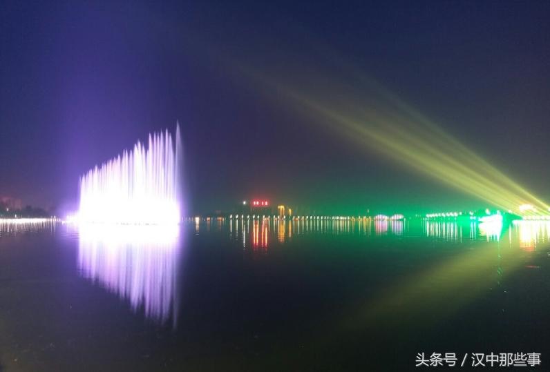 夜色dj女声版敢问路在何方,敢问路在何方路就在你脚下图片
