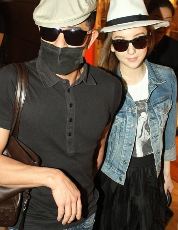 方媛老是被嘲用高仿产品嫁给郭富城后终于用上最新款奢侈包