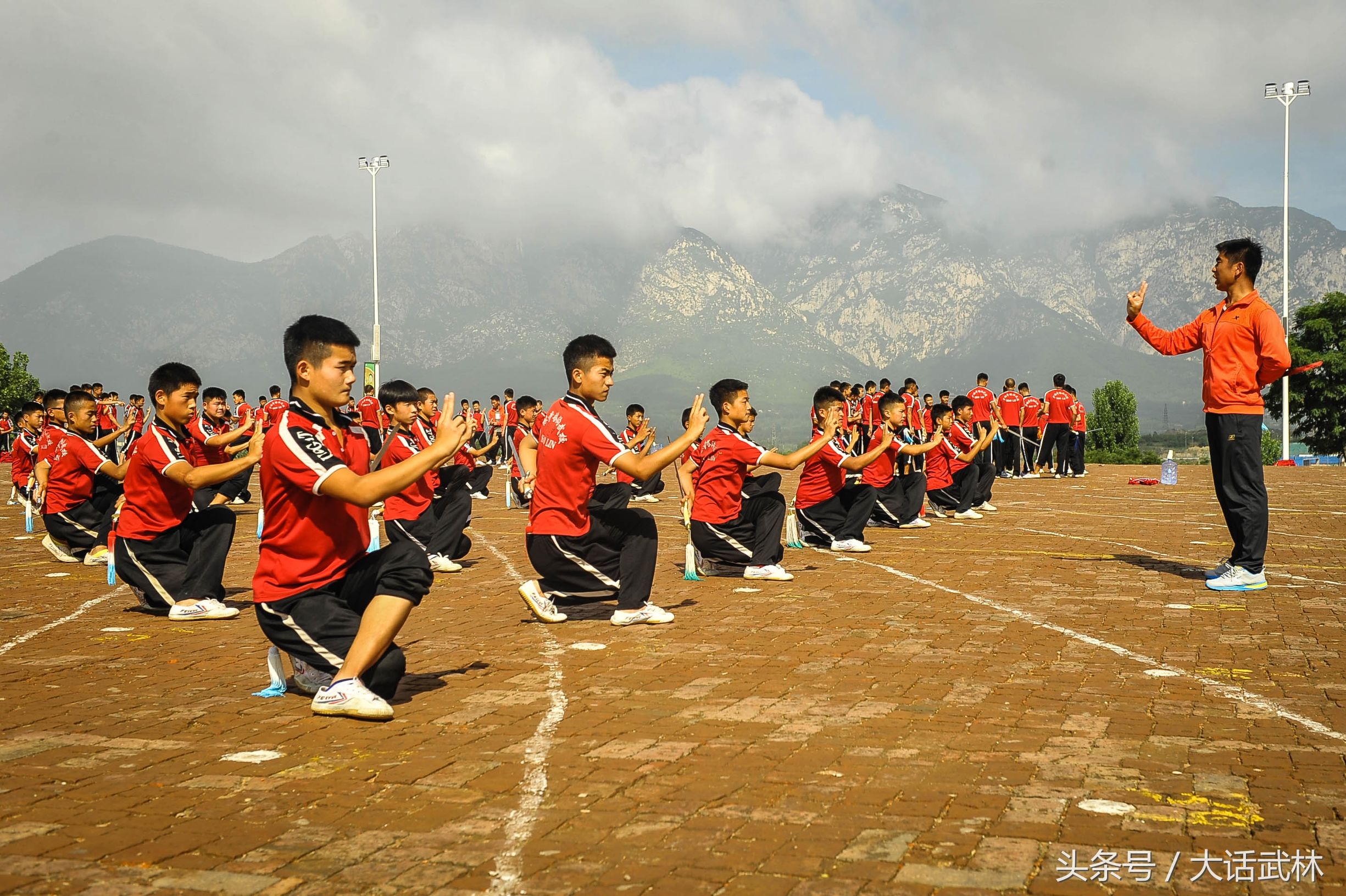大刀耍得像电扇的视频,大刀耍得好下一句