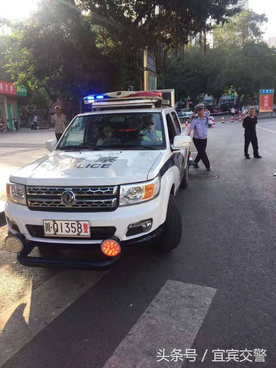 郑州爱心护考交警同行,爱心助考交警同行