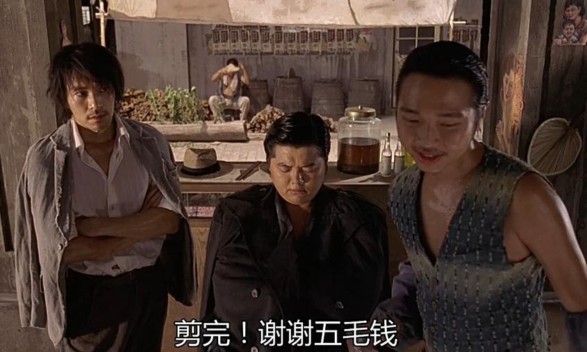 少林足球里星爷把球踢上天的片段,少林足球周星驰踢出最后一球