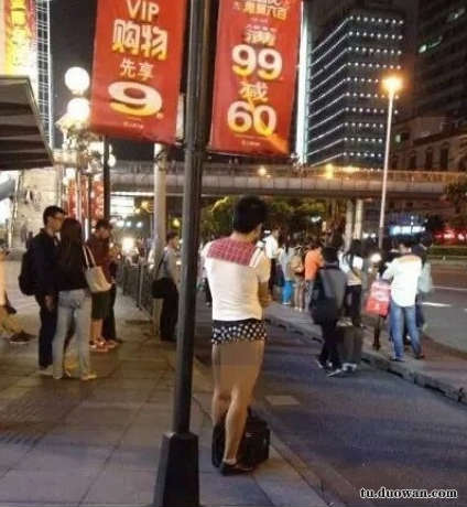 《每日一乐》都有土豪金版共享单车了