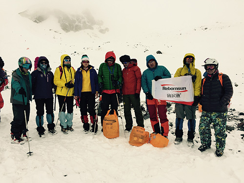 鲁滨逊在搭帐篷时遇到的三个困难,鲁滨逊登山杖的泥托怎么卸掉