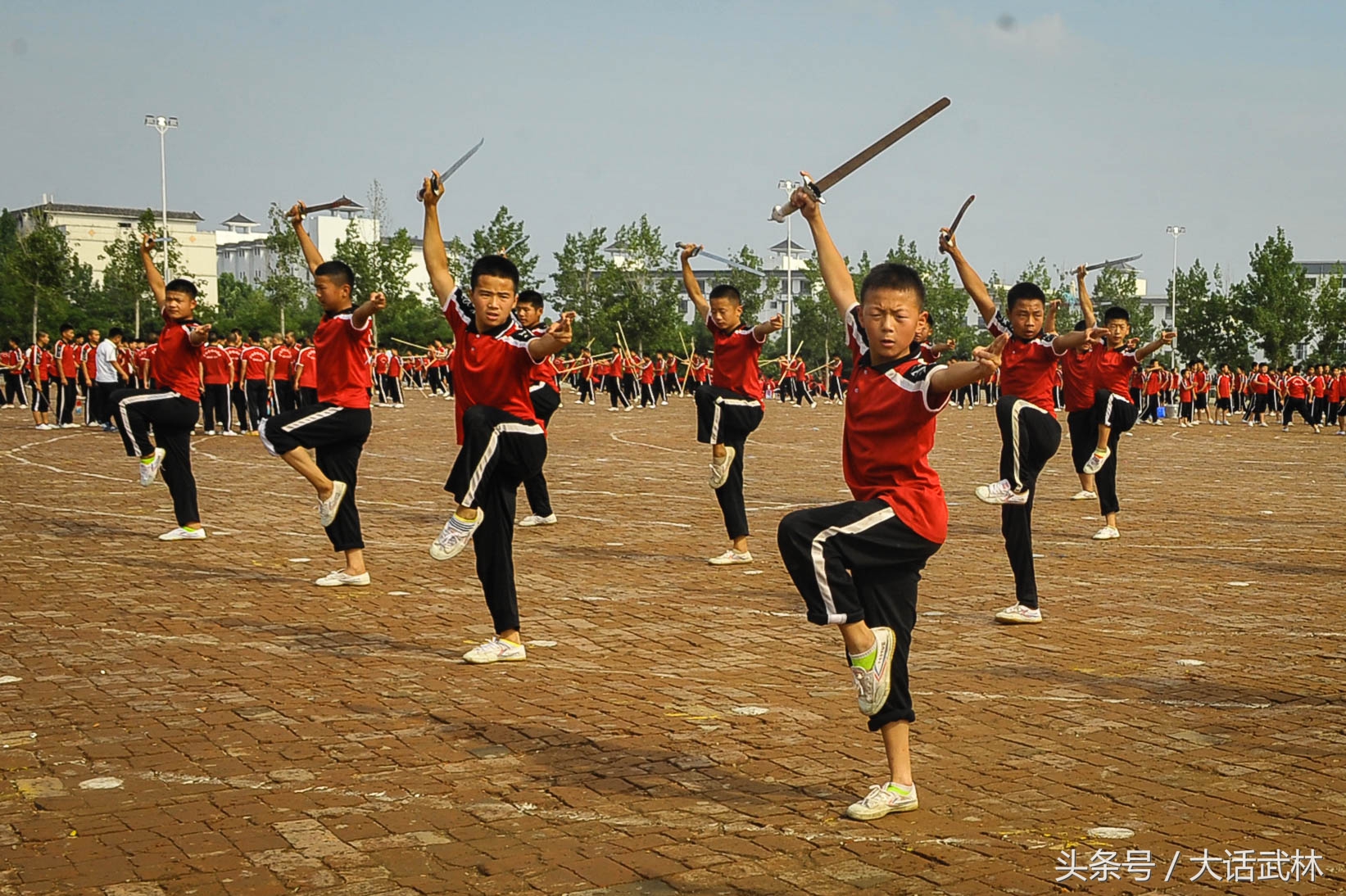 大刀耍得像电扇的视频,大刀耍得好下一句