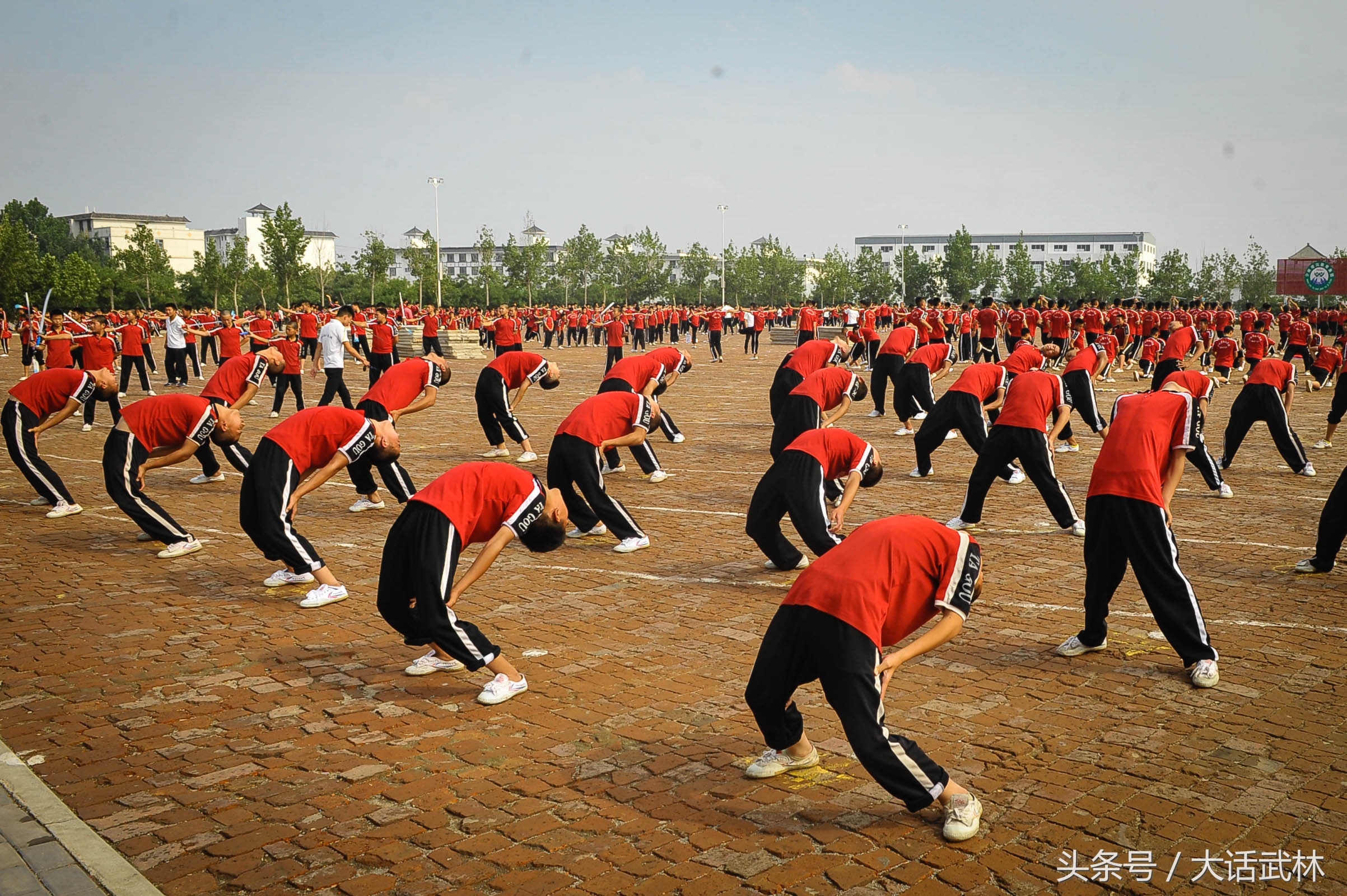大刀耍得像电扇的视频,大刀耍得好下一句