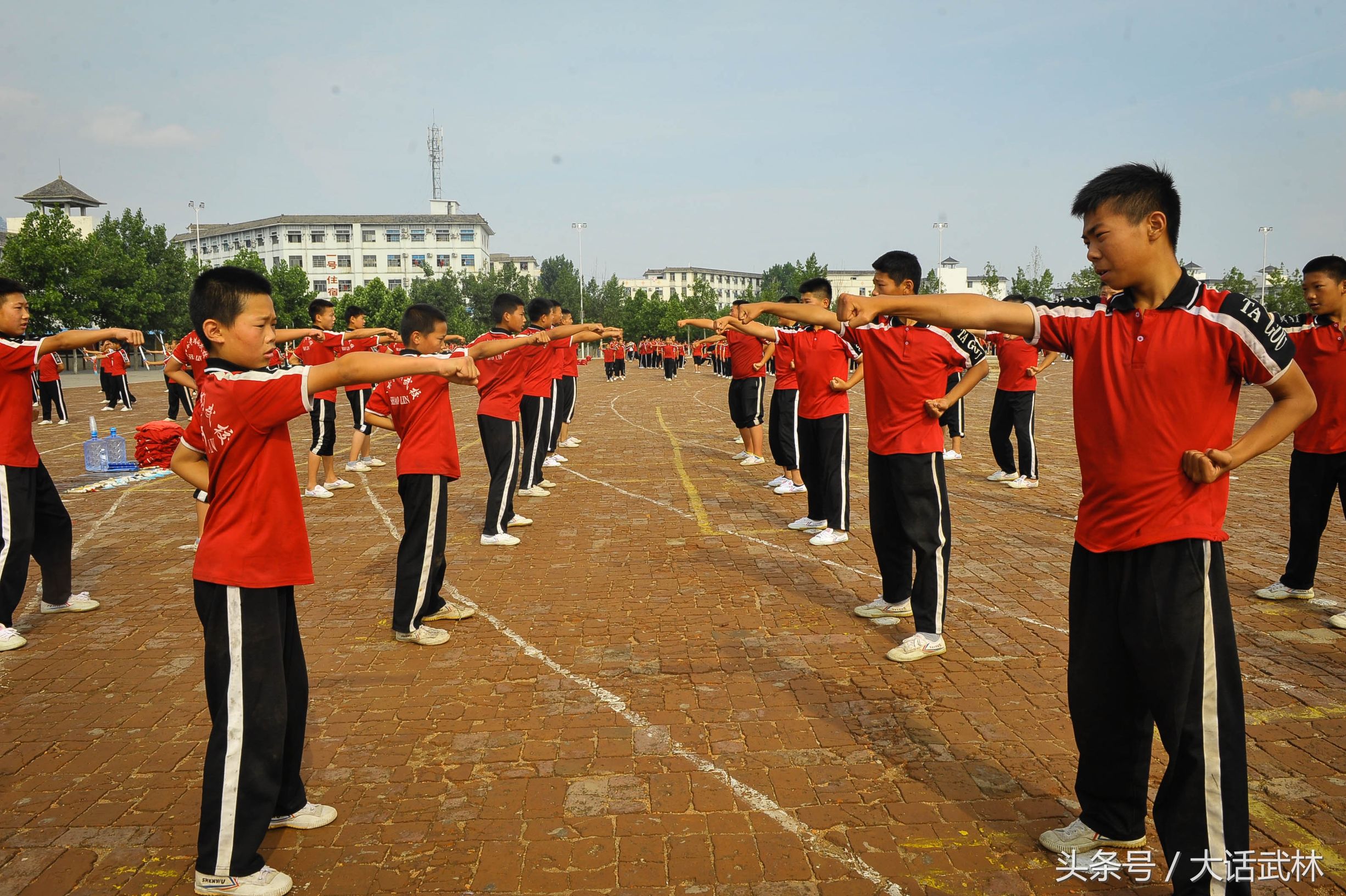 大刀耍得像电扇的视频,大刀耍得好下一句