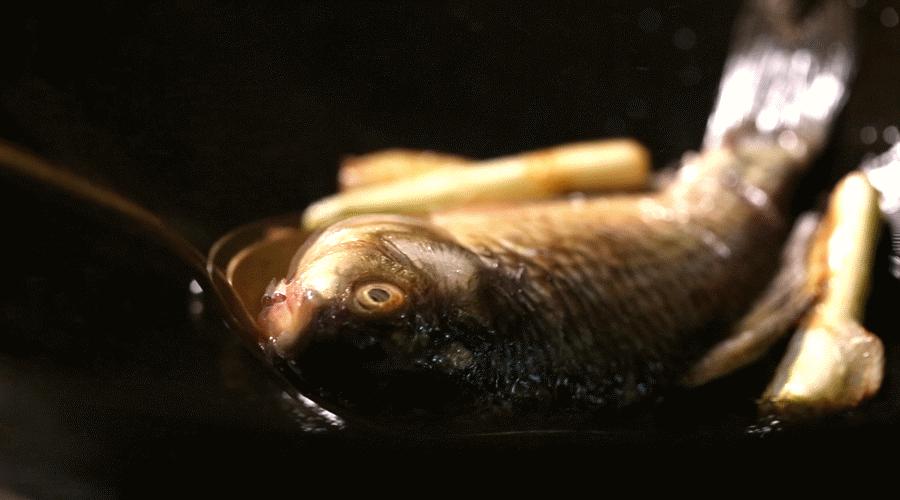 怎么熬鲫鱼汤好喝又简单,鲫鱼汤能够起到健脾开胃的原因