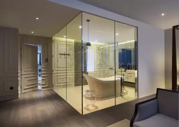 上周末和男朋友去旅游，发现酒店卫生间做成透明的，什么原因啊？