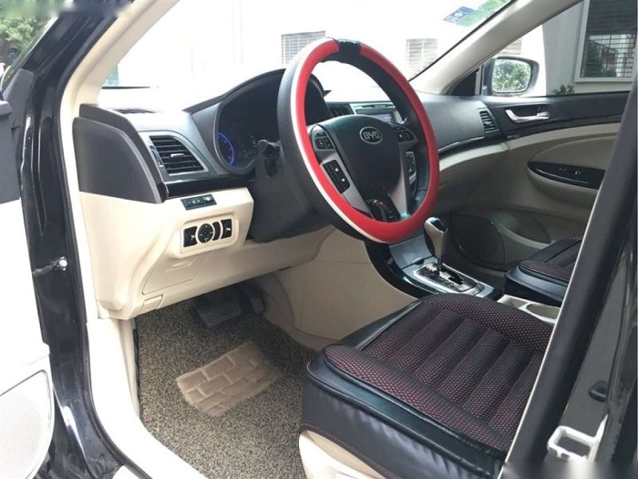 最新款汽车倒车入库,指导价4万的车多少钱可以开回家