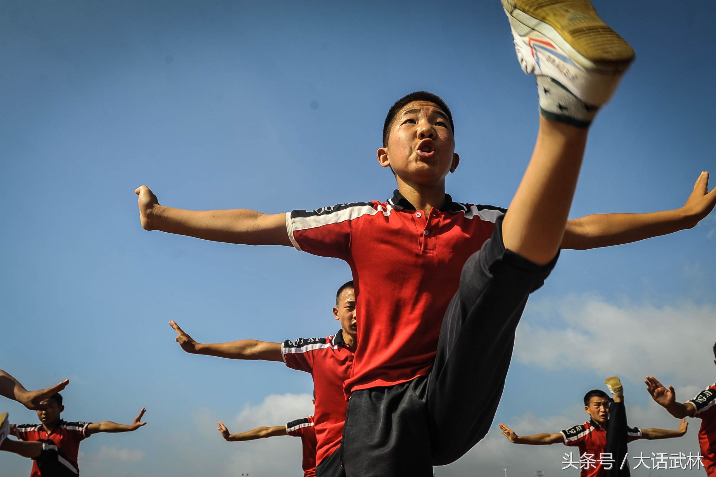 武校小孩子训练日常,武校孩子的照片