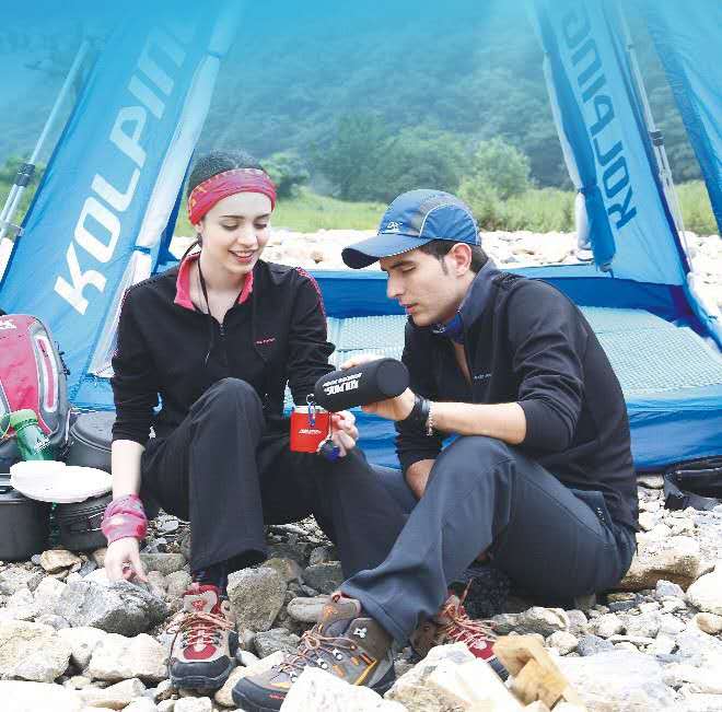 鲁滨逊在搭帐篷时遇到的三个困难,鲁滨逊登山杖的泥托怎么卸掉