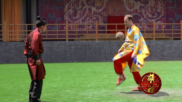 英国爸爸教中国混血儿英语,英国爸爸教混血儿子原视频