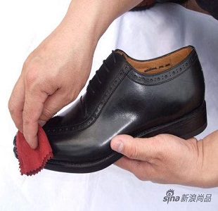 皮鞋穿久了发臭如何补救,皮鞋存放怎么防止发霉发臭发干