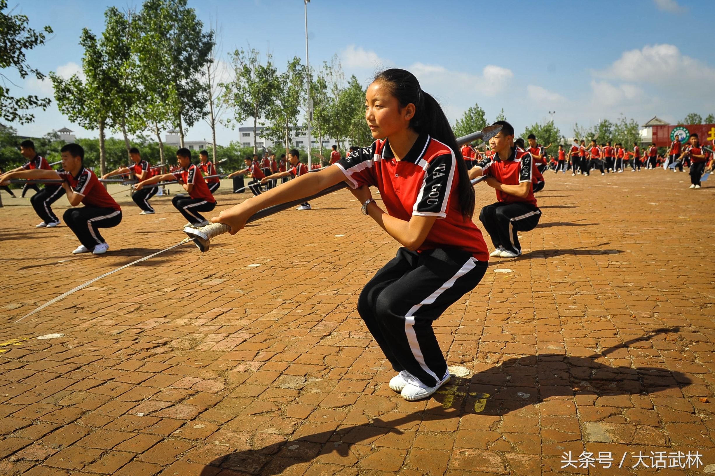 大刀耍得像电扇的视频,大刀耍得好下一句