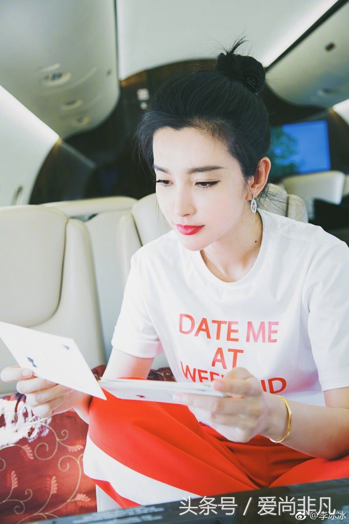 李冰冰大片衣着秀身段,45岁李冰冰一身粉装重回25岁