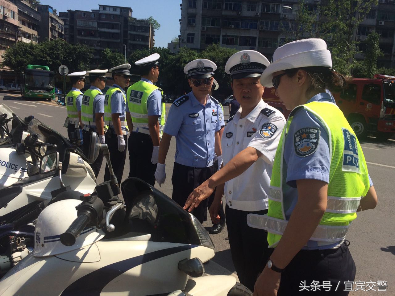 郑州爱心护考交警同行,爱心助考交警同行