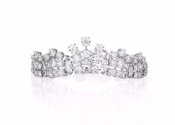 范冰冰全程陪伴,范冰冰踏上戛纳红毯的那一刻