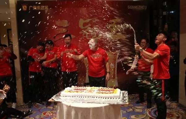 瓒冲崗宸己浜烘剰,瓒冲崗鑷浉鐭涚浘