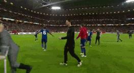 曼联拄拐天团夺冠视频,撒花庆祝完整版幼儿