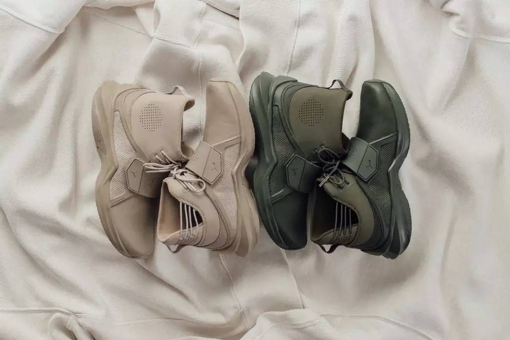 “看到这4双联名球鞋，就知道贫穷没有抛弃我”