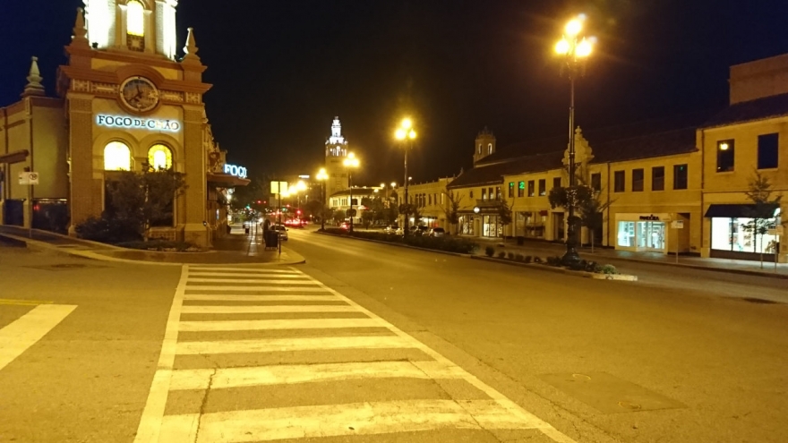 索尼xperia1iii对比三星s21u,小内存