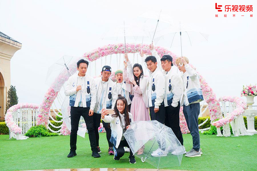 奔跑吧4位女mc,奔跑吧两个女的对比照