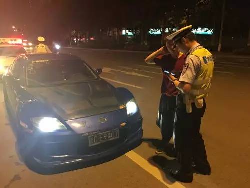 交警严打非法改装,交警开展对违法车辆综合整治