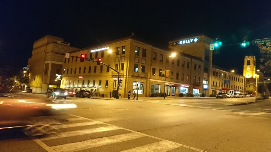 索尼xperia1iii对比三星s21u,小内存