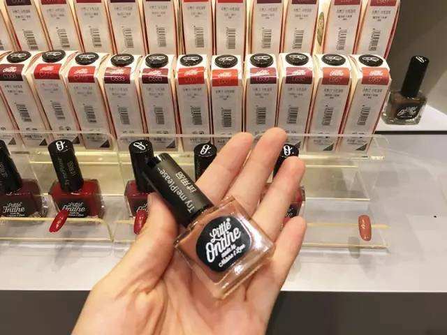 能把一条柴犬请来当服务员，也只有杭州这家新晋网红商场了吧……这波刷卡5折攻略，你一定收好！