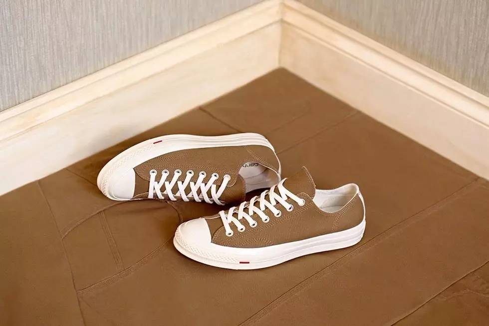 “看到这4双联名球鞋，就知道贫穷没有抛弃我”