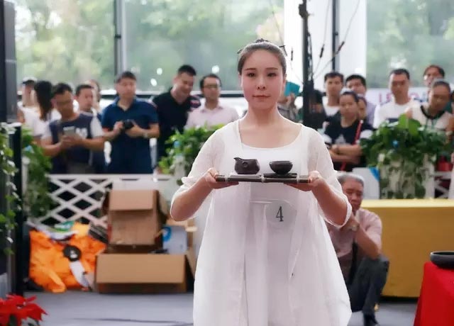 一位准空姐拿走了全国最美茶艺师的桂冠