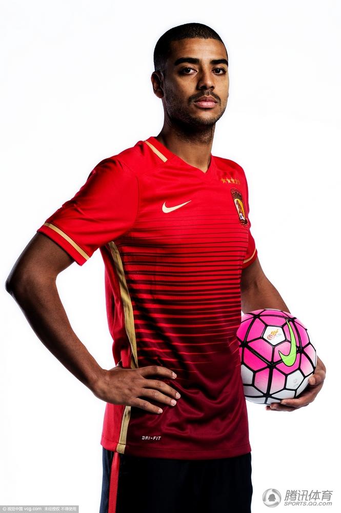 广州恒大新赛季官方写真照图片,恒大赛季最霸气的海报