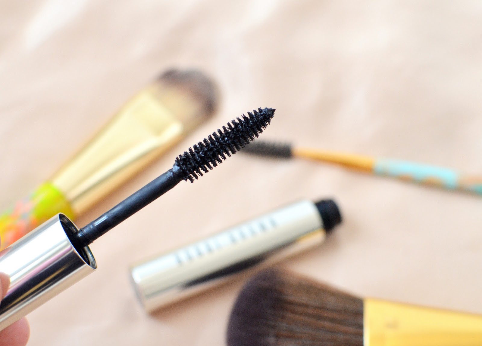 最好用的睫毛膏防水不晕染,防水的睫毛膏好还是不防水的好呢