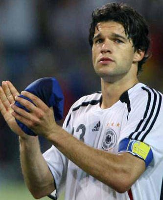 说好一起白头，小李子率先焗了头：看球场上那些遗憾的男人们