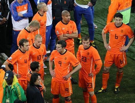 说好一起白头，小李子率先焗了头：看球场上那些遗憾的男人们