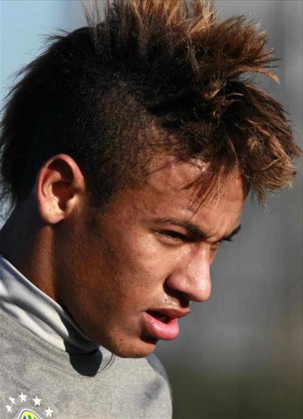 百变发型：洗剪吹男神内马尔的时尚之路