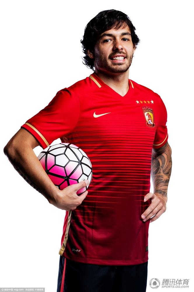 广州恒大新赛季官方写真照图片,恒大赛季最霸气的海报