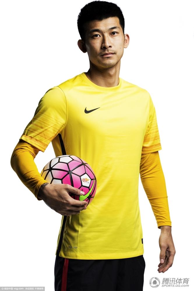 广州恒大新赛季官方写真照图片,恒大赛季最霸气的海报