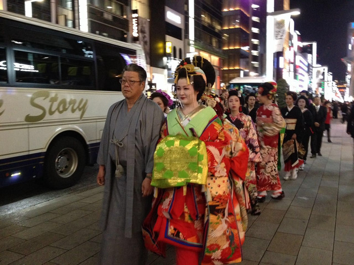 日本的冬天仍然色彩残暴,冬季日本的冰雪阳光