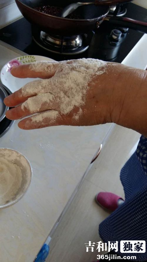 面粉治烫伤是真的吗,面粉能治疗烫伤吗