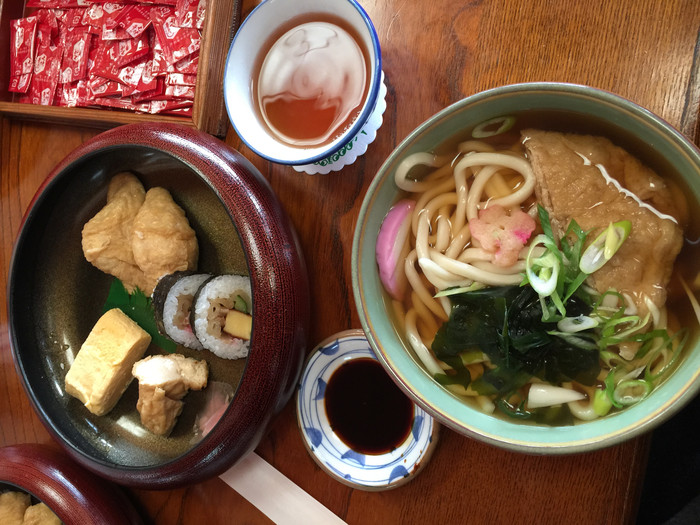 日本的冬天仍然色彩残暴,冬季日本的冰雪阳光