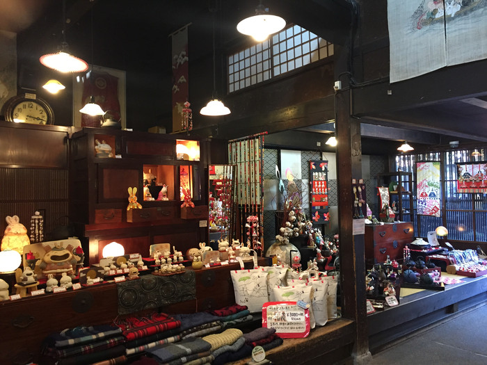 日本的冬天仍然色彩残暴,冬季日本的冰雪阳光