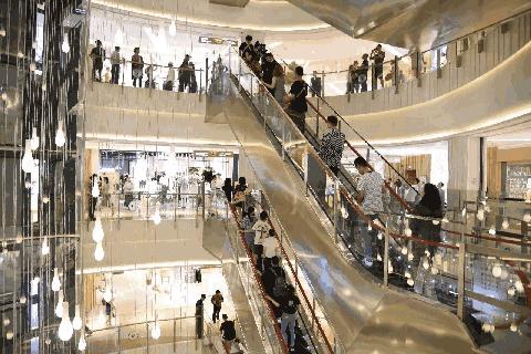 能把一条柴犬请来当服务员，也只有杭州这家新晋网红商场了吧……这波刷卡5折攻略，你一定收好！