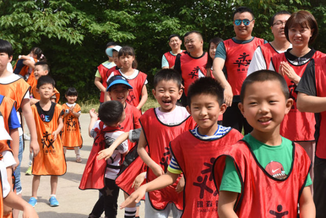 六一到了小孩子们都去哪玩了,六一到小朋友们齐欢笑