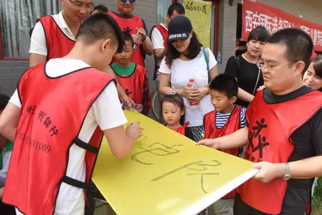 六一到了小孩子们都去哪玩了,六一到小朋友们齐欢笑