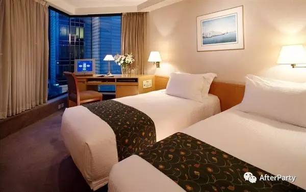 香港｜买衫买到十点一