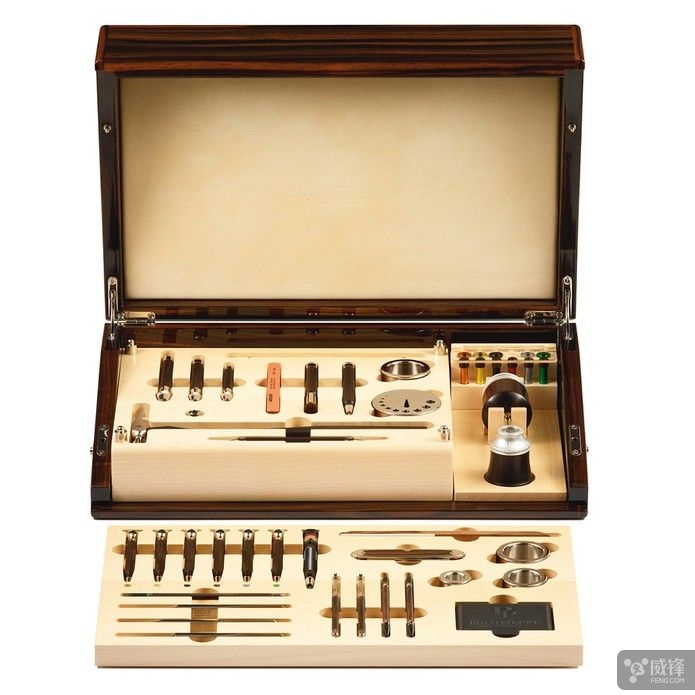 applewatch与传统腕表的区别,applewatch陶瓷和不锈钢重量