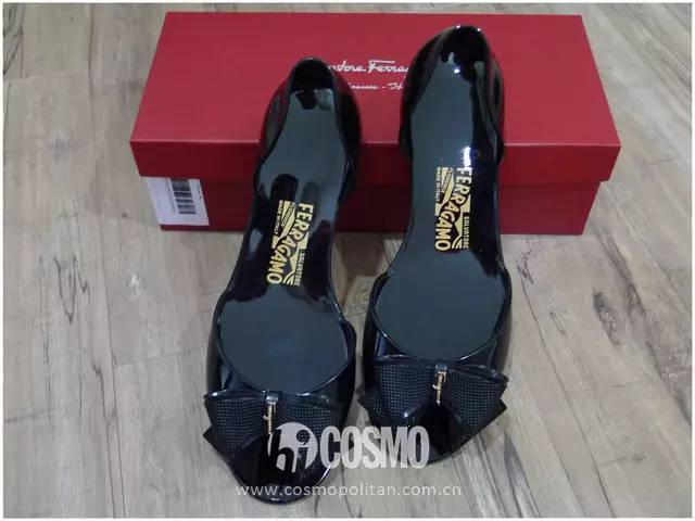 适合日常穿搭的拖鞋,当下流行塑料拖鞋穿搭