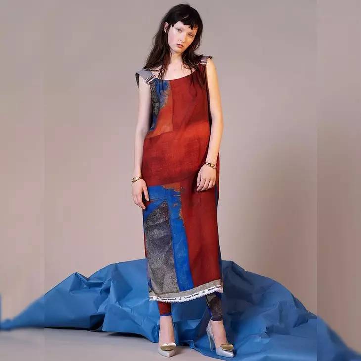 适合日常穿搭的拖鞋,当下流行塑料拖鞋穿搭